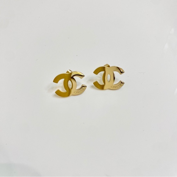 NEW C C initial earrings in gold tone - Picture 2 of 7
